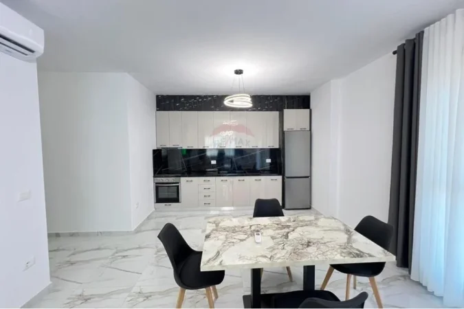 Tirane, jepet me qera apartament 2+1 , 100 m² 750 € (TRIO TOWER)