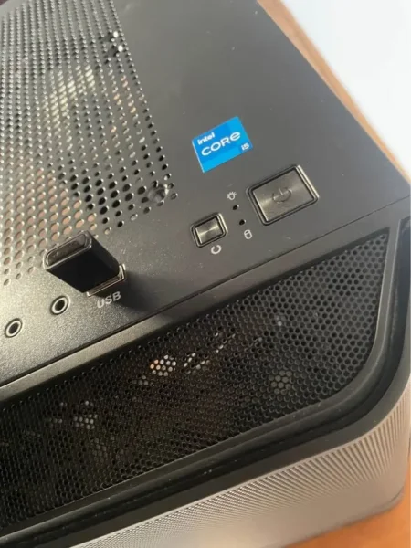 Elbasan, shes Kompjuter+Monitor Aerocool/ AsRock