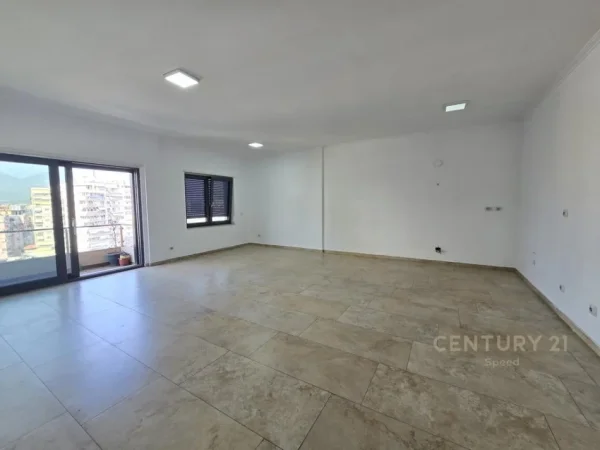 Tirane, jepet me qera zyre Kati 6, 140 m² 1.300 € (Ring Centre)