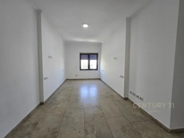 Tirane, jepet me qera zyre Kati 6, 140 m² 1.300 € (Ring Centre)