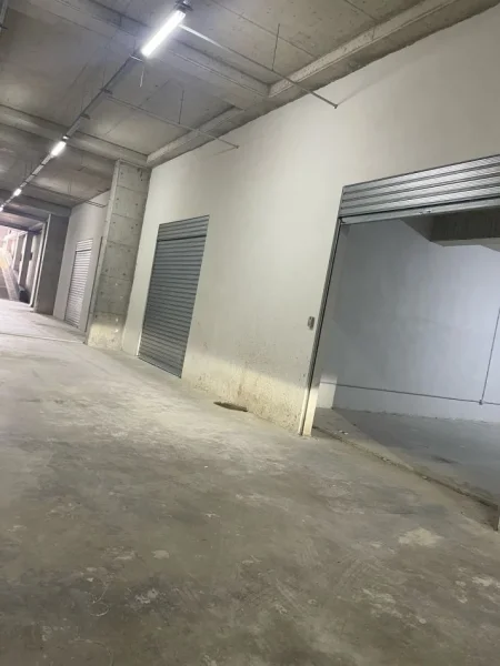 Tirane, jap me qera ambjent biznesi Kati -1, 170 m² 1.400€ (Karl Gega)