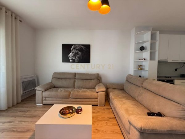 jepet me qera apartament 2+1 Kati 5, 109 m² 750 € (PRANE MATERNITETIT TE RI)