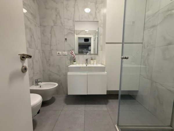 jepet me qera apartament 2+1 Kati 5, 109 m² 750 € (PRANE MATERNITETIT TE RI)