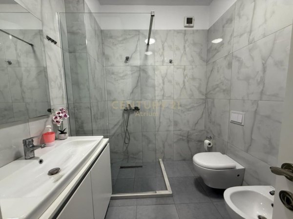 jepet me qera apartament 2+1 Kati 5, 109 m² 750 € (PRANE MATERNITETIT TE RI)