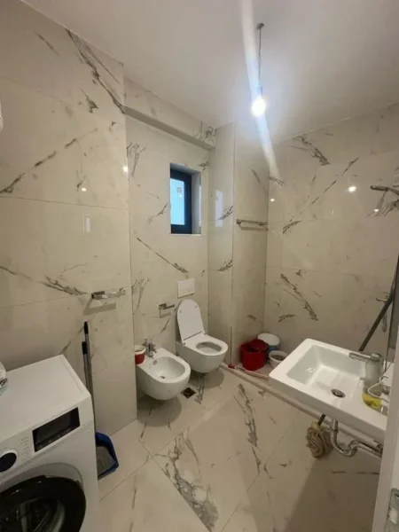 Tirane, jepet me qera apartament 2+1+Ballkon Kati 4, 105 m² 700 € (Porcelan)