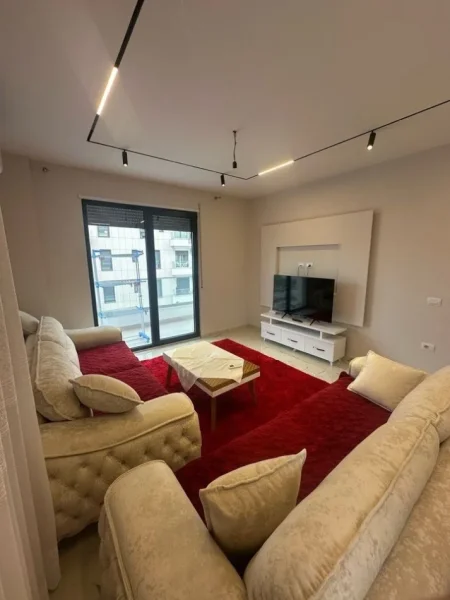 Tirane, jepet me qera apartament 2+1+Ballkon Kati 4, 105 m² 700 € (Porcelan)