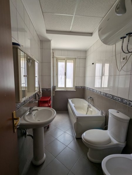Tirane, jepet me qera apartament 2+1 Kati 2, 124 m² 650 € (Vizion Plus)
