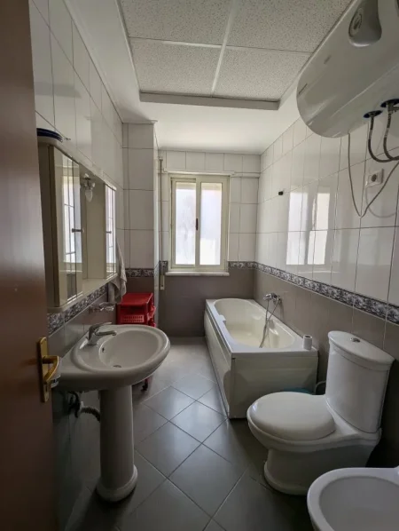 Tirane, jepet me qera apartament 2+1 Kati 2, 124 m² 650 € (Vizion Plus)