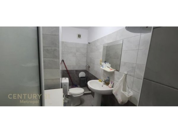Tirane, shitet 1+1 Kati 3, 65 m² 97.500 € (Rruga Don Bosko)