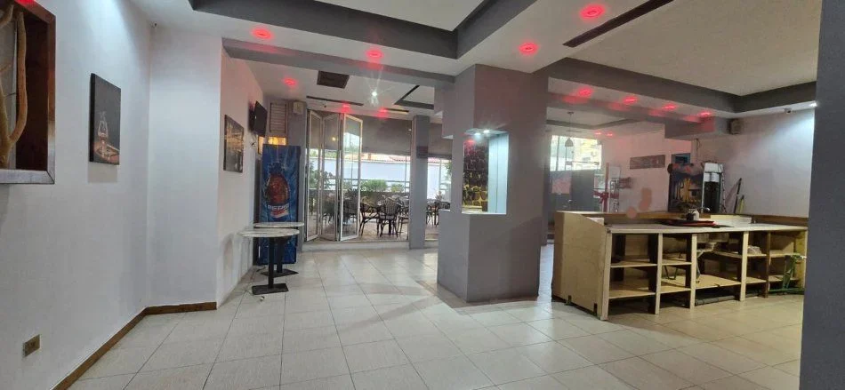 Tirane, jepet me qera ambjent biznesi Kati 0, 200 m² 700 € (RRUGA E ELBASANIT)