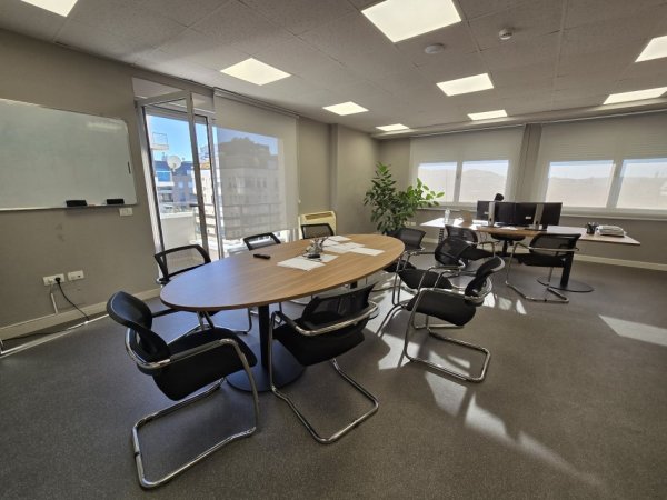 Tirane, jepet me qera zyre Kati 9, 219 m² 3.300 € (sheshi willson)