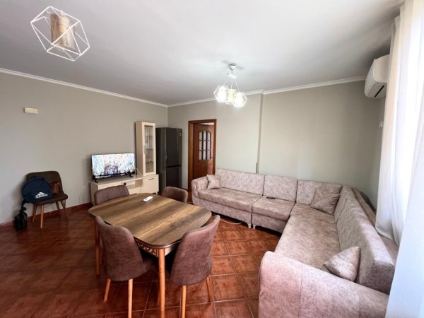 Tirane, jepet me qera apartament 2+1+Ballkon Kati 3, 90 m² 500 € (Fusha Aviacionit)