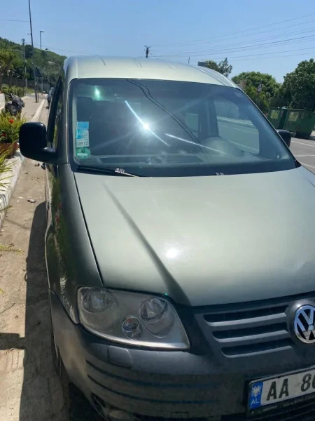 Lezhe, shitet makine Volkswagen Caddy 2004 Nafte, ulliri manuale Kondicioner 293.000 km 5.500 €