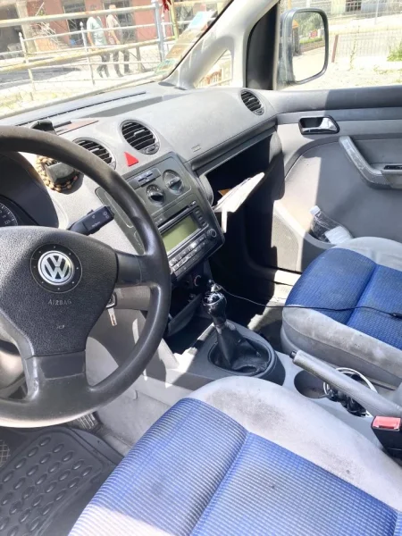 Lezhe, shitet makine Volkswagen Caddy 2004 Nafte, ulliri manuale Kondicioner 293.000 km 5.500 €