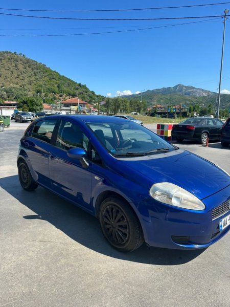 Tirane, shes makine Fiat Grande Punto 1.2 Benzin+Gaz, blu manuale Klima