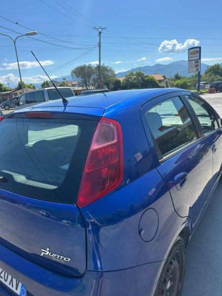 Tirane, shes makine Fiat Grande Punto 1.2 Benzin+Gaz, blu manuale Klima