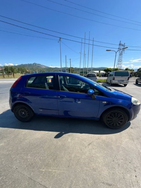 Tirane, shes makine Fiat Grande Punto 1.2 Benzin+Gaz, blu manuale Klima