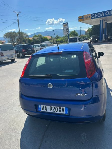 Tirane, shes makine Fiat Grande Punto 1.2 Benzin+Gaz, blu manuale Klima