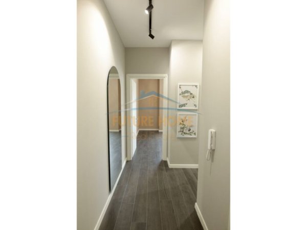 Tirane, shitet apartament 1+1+Ballkon Kati 2, 64 m² 170.000 € (Rruga e Barrikadave, përballë shkollës Lidhja Prizrenit)