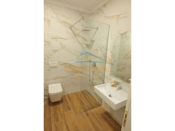 Tirane, shitet apartament 1+1+Ballkon Kati 2, 64 m² 170.000 € (Rruga e Barrikadave, përballë shkollës Lidhja Prizrenit)