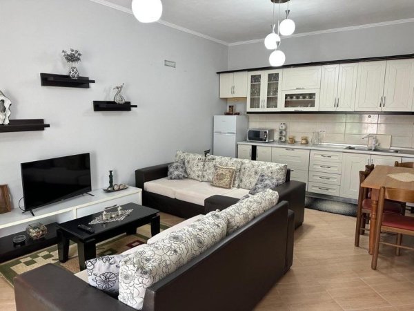 Tirane, jepet me qera apartament 2+1+Ballkon Kati 2, 100 m² 450 € (XHAMLLIK)