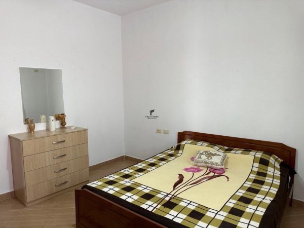 Tirane, jepet me qera apartament 2+1+Ballkon Kati 2, 100 m² 450 € (XHAMLLIK)