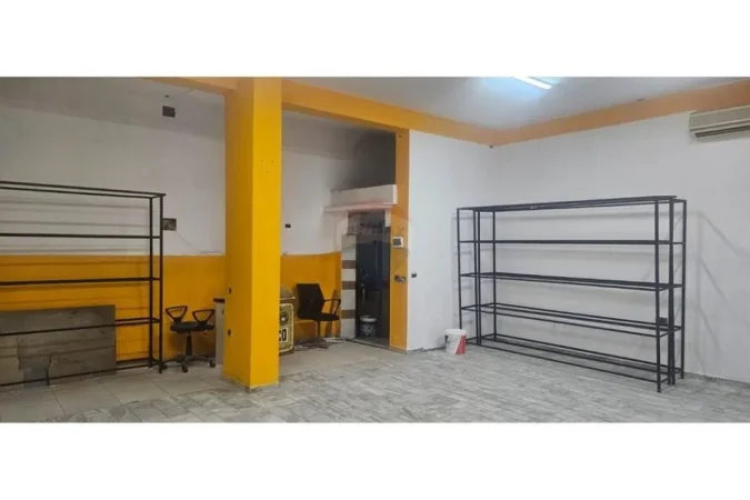 Shqiperi, jepet me qera ambjent biznesi , 75 m² 852 € 