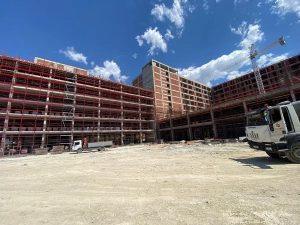 Tirane, shes apartament 2+1+2 , 136 m² 244.000 € (Globe, Rruga e Kavajës)