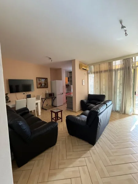 Tirane, jepet me qera apartament 2+1 Kati 5, 80 m² 500 € 