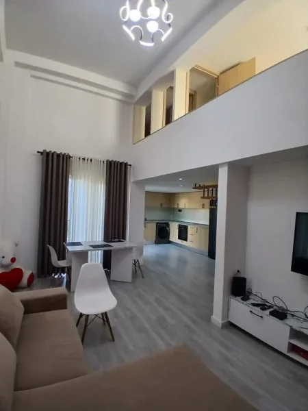 Tirane, jepet me qera apartament 2+1 Kati 2, 90 m² 600 € liqeni i thate