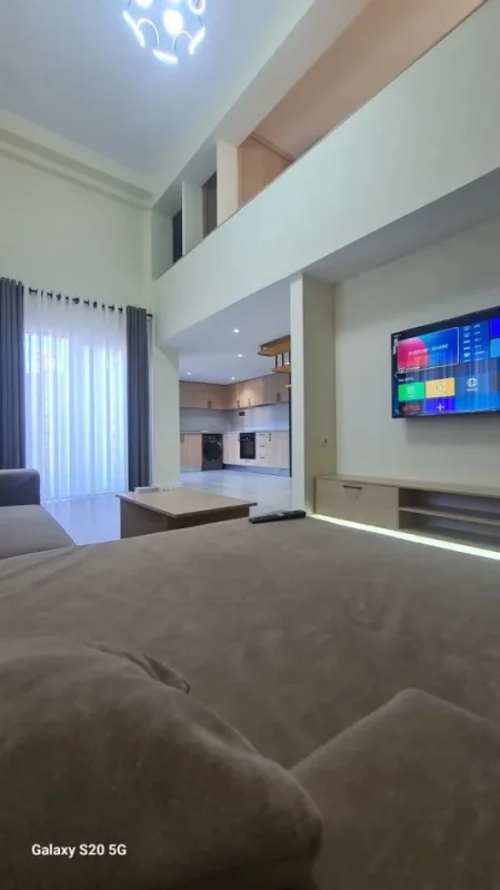 Tirane, jepet me qera apartament 2+1 Kati 2, 90 m² 600 € liqeni i thate