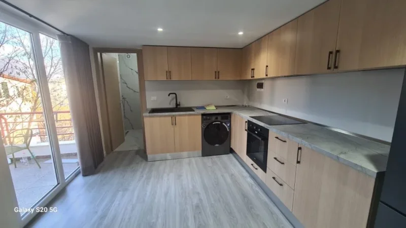 Tirane, jepet me qera apartament 2+1 Kati 2, 90 m² 600 € liqeni i thate