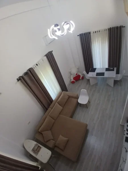 Tirane, jepet me qera apartament 2+1 Kati 2, 90 m² 600 € liqeni i thate