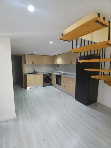 Tirane, jepet me qera apartament 2+1 Kati 2, 90 m² 600 € liqeni i thate