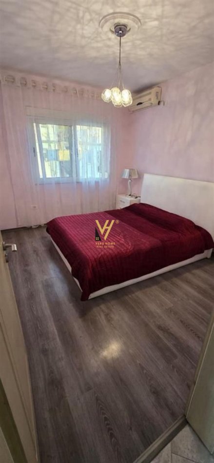 Tirane, jepet me qera apartament 1+1+Ballkon Kati 3, 65 m² 600 € (RRUGA E DURRESIT)