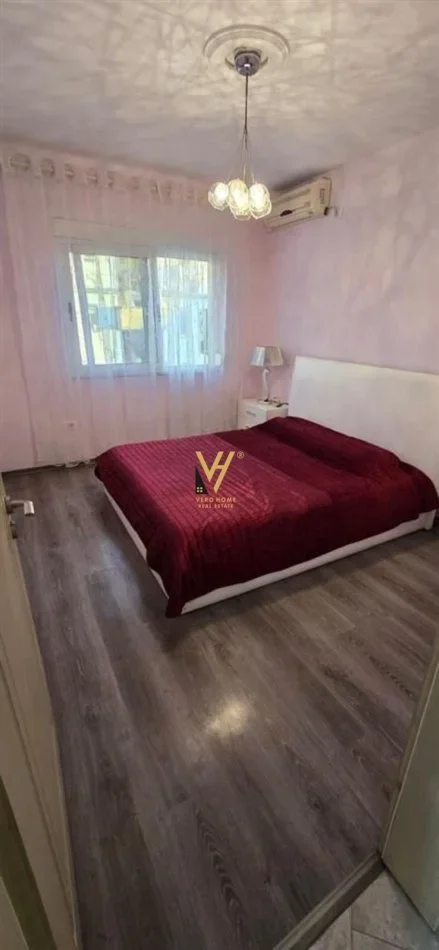 Tirane, jepet me qera apartament 1+1+Ballkon Kati 3, 65 m² 600 € (RRUGA E DURRESIT)