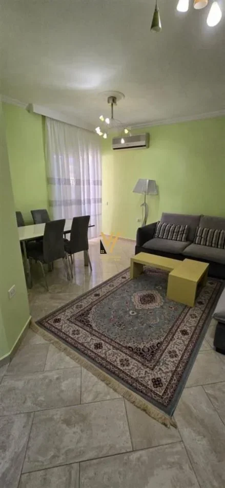 Tirane, jepet me qera apartament 1+1+Ballkon Kati 3, 65 m² 600 € (RRUGA E DURRESIT)