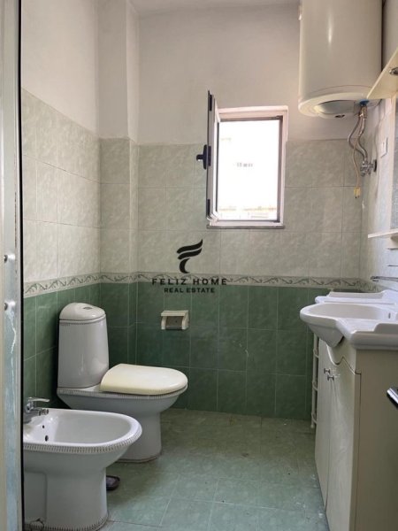 Tirane, jepet me qera apartament 2+1 Kati 5, 92 m² 480 € (21 DHJETORI)
