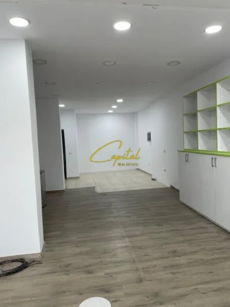 Tirane, shitet dyqan Kati 0, 54 m² 172.000 € (RRUGA DRITAN HOXHA)