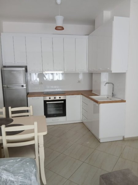 Tirane, jepet me qera apartament 2+1 Kati 2, 90 m² 500 € (liqeni i thate)