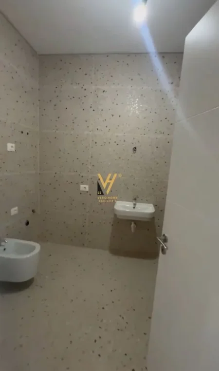 Tirane, shitet apartament 2+1+Ballkon Kati 5, 83 m² 113.000 € (PASKUQAN)