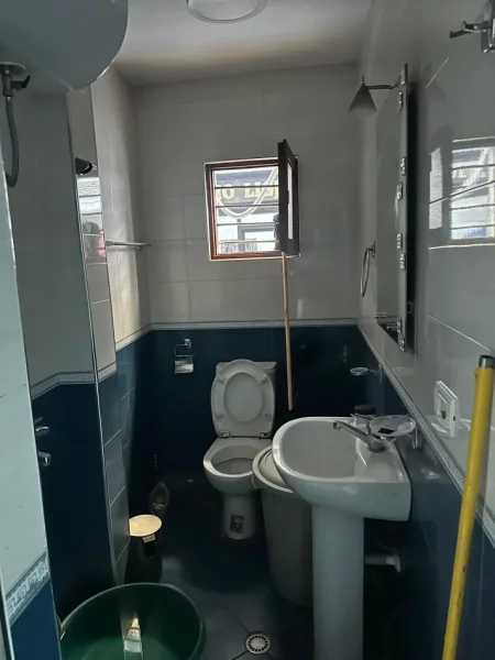 Tirane, jepet me qera ambjent biznesi , 70 m² 750 € 