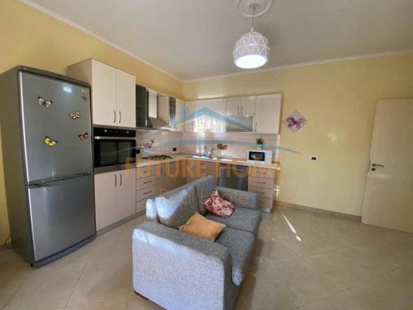 Tirane, shitet apartament 2+1+Ballkon Kati 8, 95 m² 125.000 € (Unaza e Re, Prane Vila L)