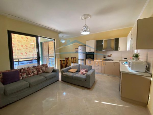 Tirane, shitet apartament 2+1+Ballkon Kati 8, 95 m² 125.000 € (Unaza e Re, Prane Vila L)