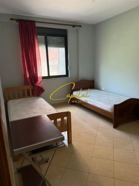 Tirane, jepet me qera apartament 3+1 Kati 1, 130 m² 550 € (RRUGA 5 MAJI)