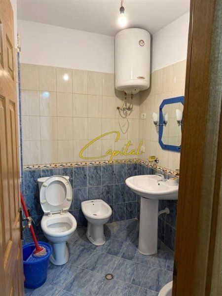 Tirane, jepet me qera apartament 3+1 Kati 1, 130 m² 550 € (RRUGA 5 MAJI)