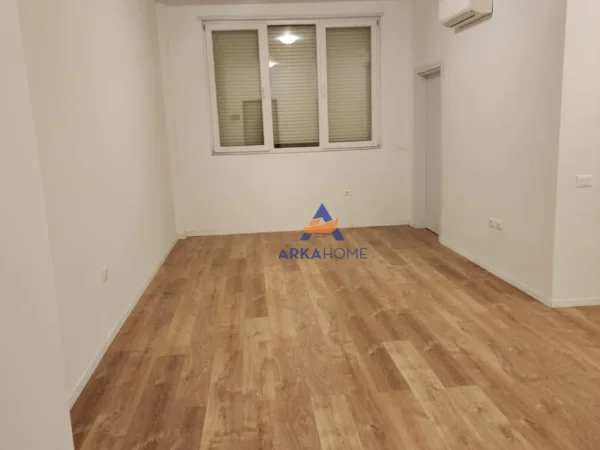 Tirane, jepet me qera ambjent biznesi Kati 0, 62 m² 600 € ("RRUGA HEKALI,SHKOLLA E KUQE")