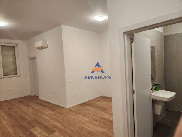 Tirane, jepet me qera ambjent biznesi Kati 0, 62 m² 600 € (&quot;RRUGA HEKALI,SHKOLLA E KUQE&quot;)
