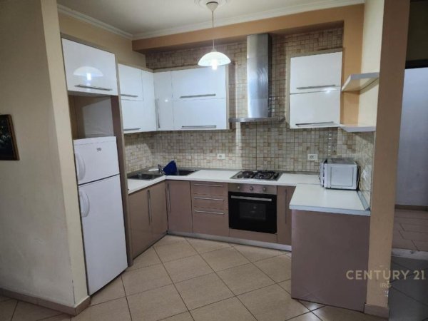 Tirane, jepet me qera apartament 2+1 Kati 9, 103 m² 600 € (ISH HIPOTEKA)