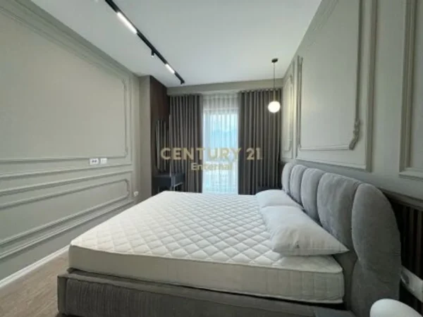 Tirane, jepet me qera apartament 2+1 Kati 11, 110 m² 1.500 € (Garden Building)